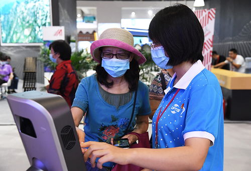 服貿(mào)會(huì)上的志愿者 信息咨詢的堅(jiān)實(shí)后盾